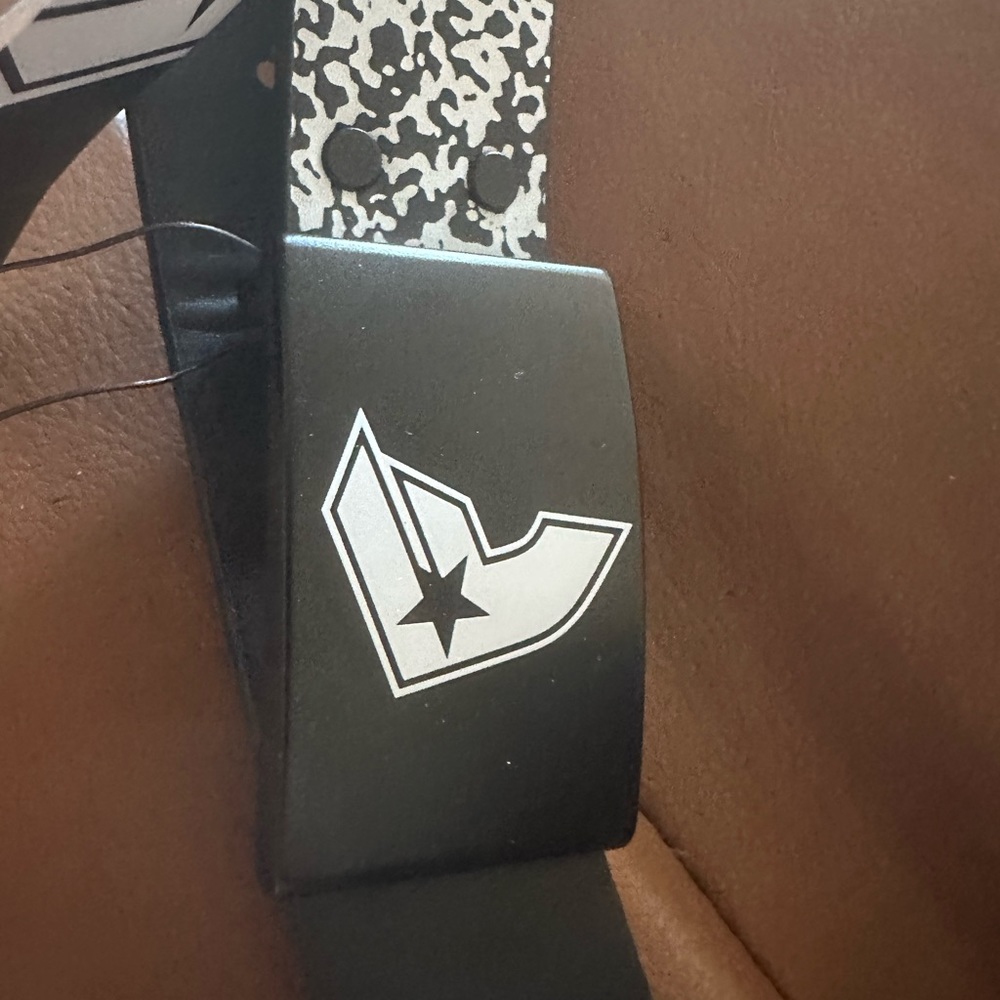 Belt- never worn- black/white